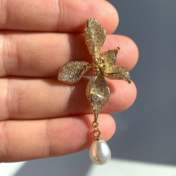 NEW ~ Anthropologie Shashi Pave Crystal Flower & Pearl Dangle Earrings - Picture 6 of 10